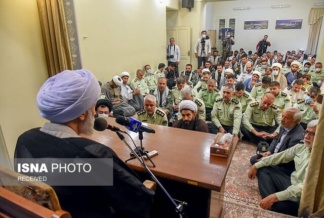 فراجا مقابل ساختارشکنان شهید میدهد اما جان آنها را حفظ میکند
