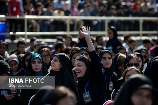 دانشگاه یک محیط علمی است و مقدس به حساب میآید/انسانهای فهمیده به کنترل شدن نیازی ندارند دانشگاه یک محیط علمی است و مقدس به حساب میآید/انسانهای فهمیده به کنترل شدن نیازی ندارند