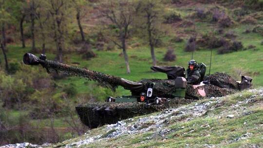 آوریل ۱۹۹۹، نیروهای فرانسه در نزدیکی مرز صربستان در مقدونیه ووجیچ: آمریکا از مجارستان خواسته بود به صربستان حمله کند