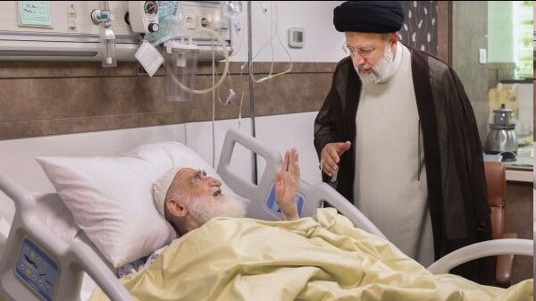 رئیسی از آیتالله نوری همدانی عیادت کرد رئیسی از آیتالله نوری همدانی عیادت کرد