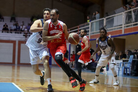 هفته چهارم لیگ برتر بسکتبال؛ دیدار تیم‌های آویژه صنعت و توفارقان