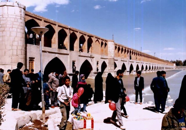 عکسهایی از زایندهروز ۱۳۶۰ عکسهایی از زایندهروز ۱۳۶۰