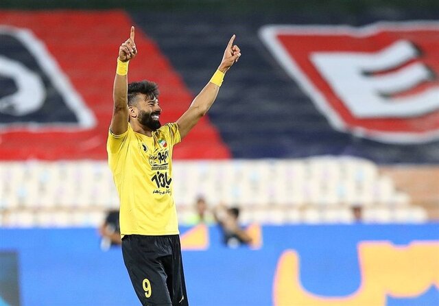 مهاجمی که ۳ و مدافعی که ۷ میپوشند!