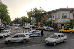 میدان شهرداری گرگان در مرکز شهر و در مسیر بافت تاریخی گرگان همچنین محله «سرچشمه» قراردارد، خیابان‌های اصلی شهر گرگان به میدان شهرداری می‌رسند و جزو خیابان‌های پر تردد گرگان محسوب می‌شوند.