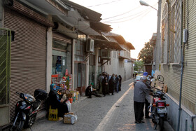 یک نانوایی از گذشته با پخت نان تنوری در ابتدای محله «سرچشمه» گرگان و بازار نعلبندان فعالیت می‌کند و همیشه صف‌های طولانی دارد.