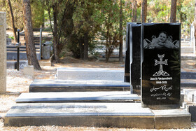 مقبره زاون قوکاسیان، کارگردان، فیلم ساز و منقد سینما که در سال 1393 شمسی از دنیا رفته است.