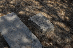 در قرن هفدهم میلادی، شاه سلطان حسین پس از اینکه در امر تغییر دین ارمنیان ناکام می‌شود، دستور می‌دهد که گوشه سنگ قبرهای موجود در قبرستان ارمنیان کنده شود.