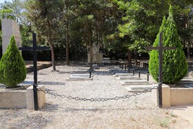 بنای یادبود و محل دفن لهستانیهایی که در جنگ جهانی دوم در اصفهان زندگی میکردهاند.