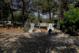 قبرستان ارامنه به دو بخش کاتولیکها و پروتستانها تقسیم شده است