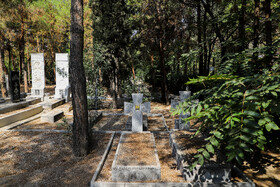 در سال 2019 میلادی تعدادی از سنگ قبرهای قبرستان ارامنه اصفهان توسط برخی افراد ناشناس مورد تعرض قرار گرفتند و صلیبهای نصب شده بر سر مزارها شکسته شد.