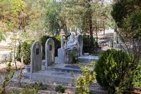 در سال 2019 میلادی تعدای از سنگ قبرهای قبرستان ارامنه اصفهان توسط برخی افراد ناشناس مورد تعرض قرار گرفتند و صلیب‌های نصب شده بر سر مزارها شکسته شد.