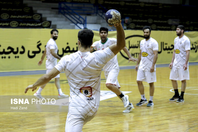 عکس آرشیوی است تمرین هندبالیستها با حضور لژیونرها قبل از رقابتهای قهرمانی آسیا