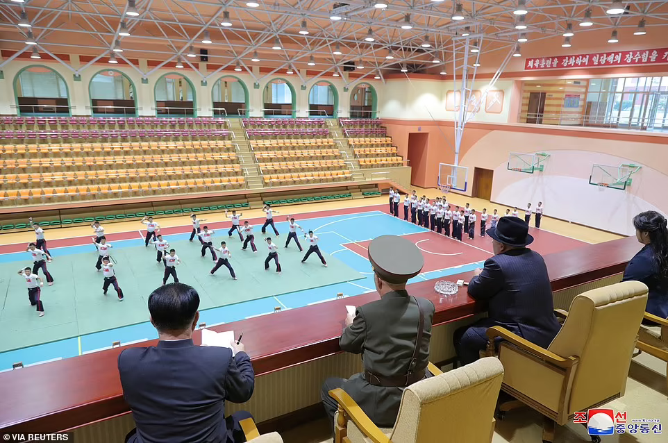 بازدید تبلیغاتی رهبر کره شمالی از یک مدرسه نظامی