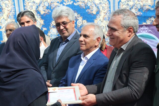 جشنواره ملی زرشک _ درمیان