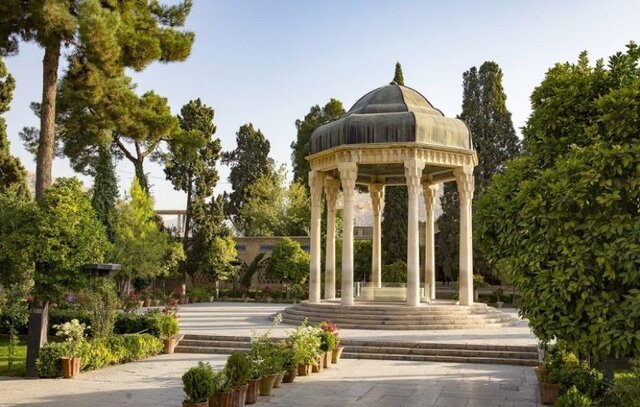 بررسی «جایگاه حافظ در ادبیات عرب»