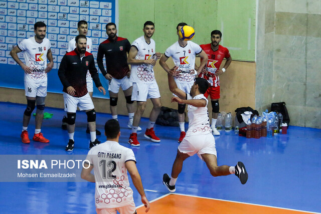 مصاف گیتی‌پسند با شاگردان محمدی‌راد در اصفهان