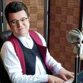 وقتی می‌توانم مردم را شاد کنم چرا غمگین بخوانم؟