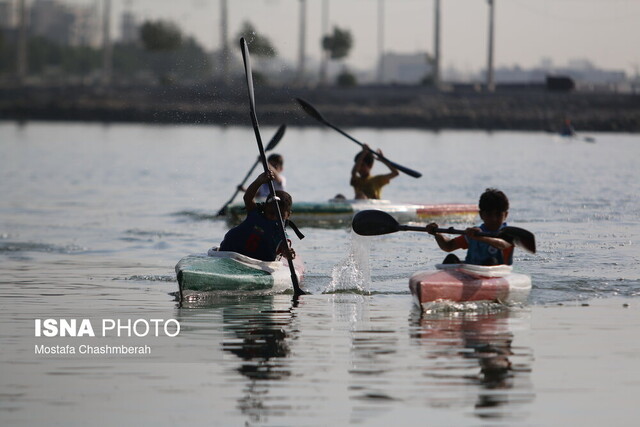 مسابقات قایقرانی هفته تربیت بدنی در بندرعباس