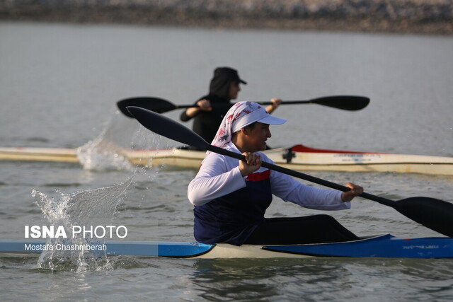 مسابقات قایقرانی هفته تربیت بدنی در بندرعباس
