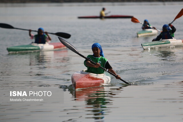 مسابقات قایقرانی هفته تربیت بدنی در بندرعباس