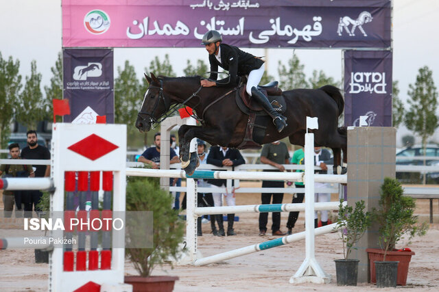 عکس آرشیوی است برترینهای مسابقات استانی پرش با اسب همدان معرفی شدند