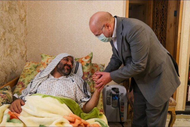 حضور قالیباف در منزل شهید احمدی