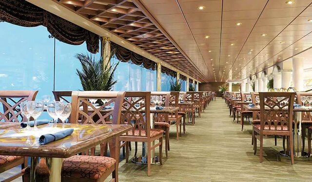 مقایسه دو هتل-کشتی عظیم جام جهانی در قطر