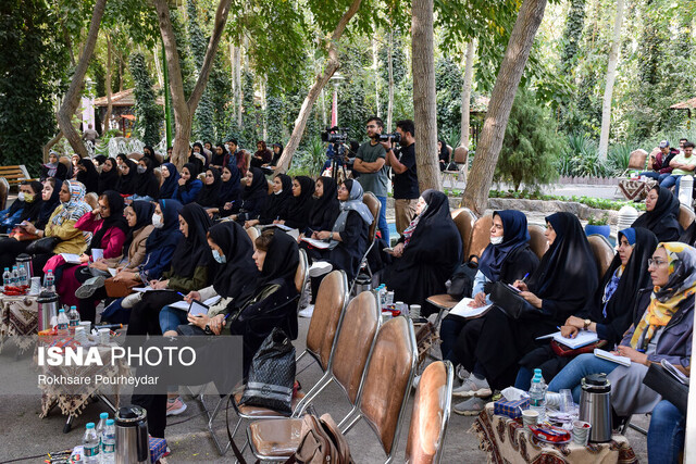 گردهمایی دوستداران کودک در باغ ناژوان اصفهان