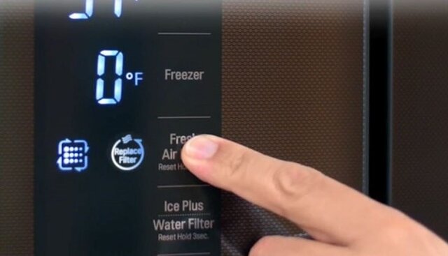 سیستمهای جدید و امکانات متنوع میتواند روی قیمت یخچال و فریزرها تأثیرگذار باشد.