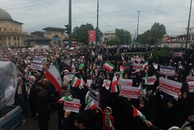 مردم همدان با شعار "زن، حیا و عفت؛ مرد، ایمان و غیرت" به آشوبگران پاسخ دادند