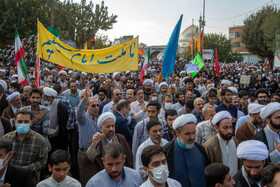 راهپیمایی نمازگزاران قمی در محکومیت جنایت تروریستی حرم حضرت شاهچراغ(ع)