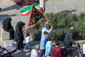 راهپیمایی نمازگزاران قمی در محکومیت جنایت تروریستی حرم حضرت شاهچراغ(ع)