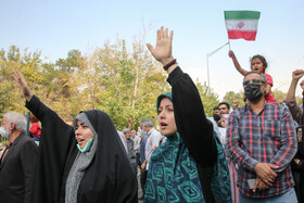 راهپیمایی مردم تهران در محکومیت حمله تروریستی شاهچراغ شیراز