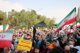 راهپیمایی مردم تهران در محکومیت حمله تروریستی شاهچراغ شیراز