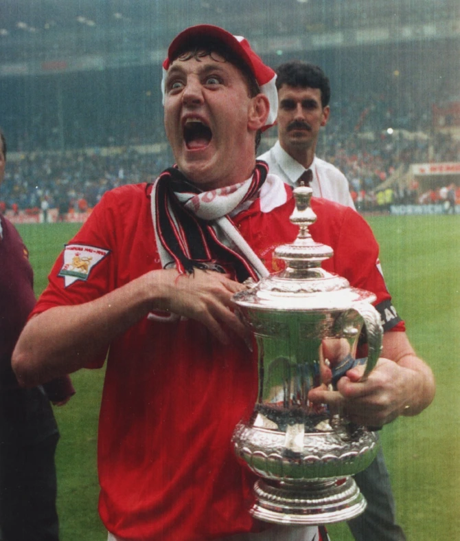 گلزنترین مدافع فوتبال چگونه «مایۀ خنده» شد؟