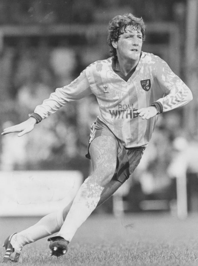 گلزنترین مدافع فوتبال چگونه «مایۀ خنده» شد؟