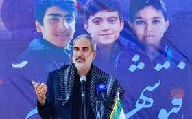 دشمنان با امپراطوری رسانه‌ای خود قصد دارد بین نسل‌ها فاصله ایجاد کند