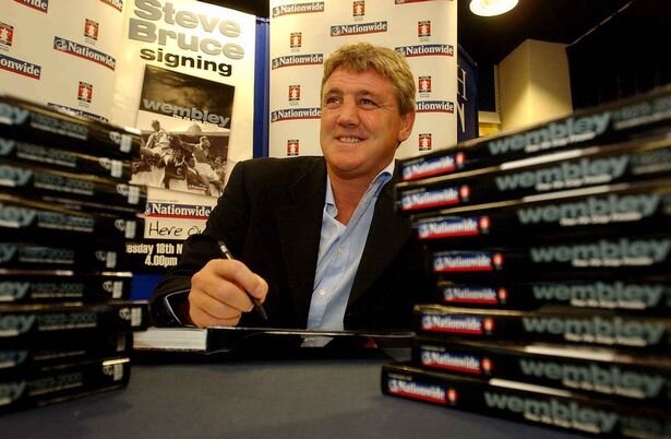 گلزنترین مدافع فوتبال چگونه «مایۀ خنده» شد؟