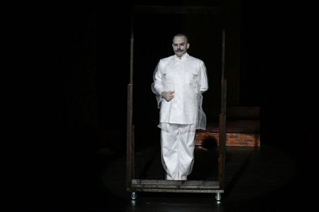 تنها راه چاره، پخش تراکت است