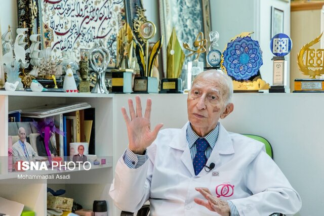 پروفسور فرهود: من در سلامت هستم پروفسور فرهود: من در سلامت هستم