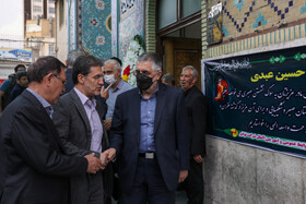 غلامحسین کرباسچی و محمدتقی کروبی در مراسم ختم مادر عباس عبدی