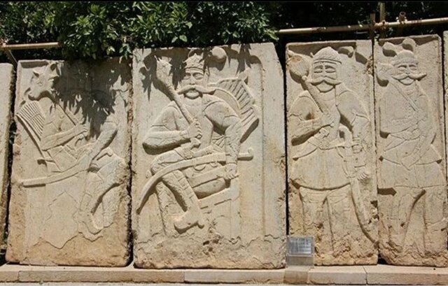 پهلوانان سنگی ایستاده میمیرند!