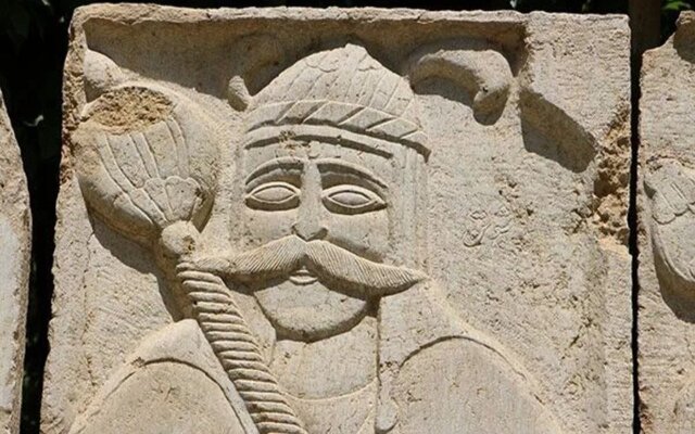 پهلوانان سنگی ایستاده میمیرند!