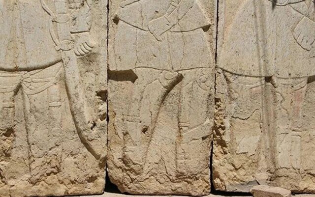 پهلوانان سنگی ایستاده میمیرند!