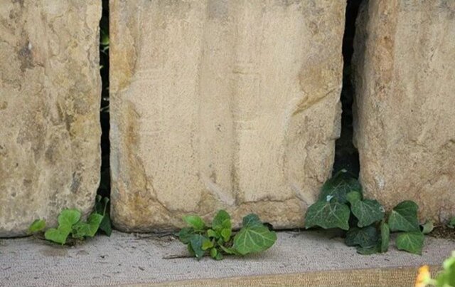 پهلوانان سنگی ایستاده میمیرند!