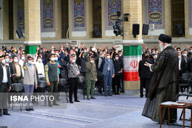واکنش رهبر انقلاب به شعار مرگ بر آمریکای دانشآموزان واکنش رهبر انقلاب به شعار مرگ بر آمریکای دانشآموزان