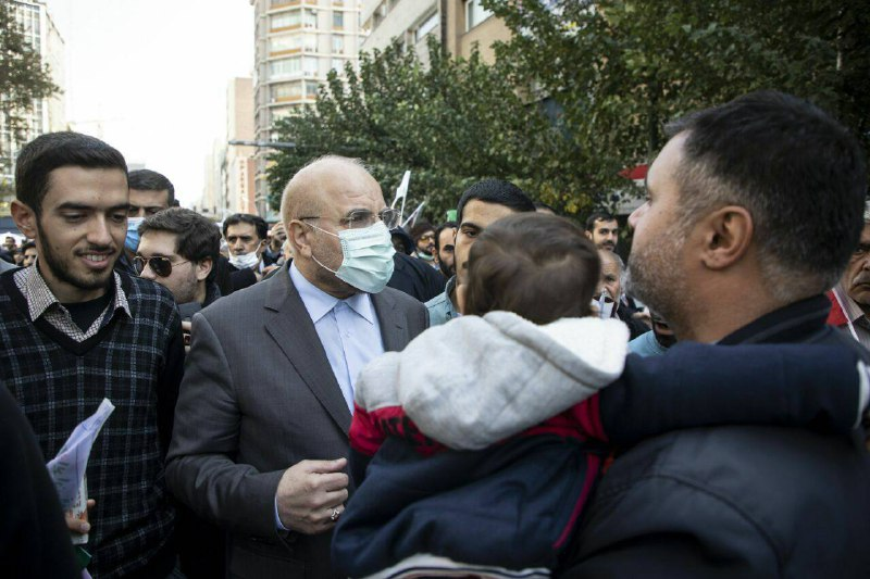 طرح مشکلات مردم با رییس مجلس در راهپیمایی ۱۳ آبان