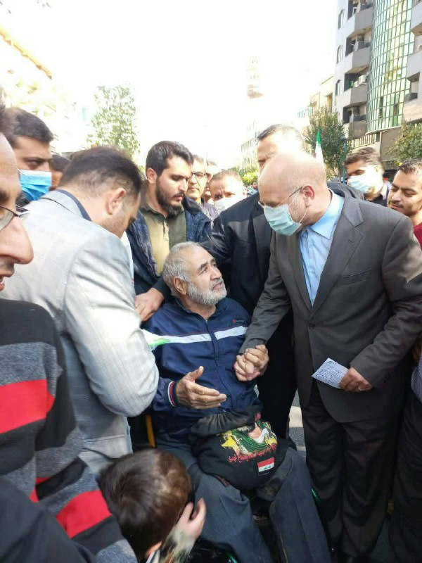 طرح مشکلات مردم با رییس مجلس در راهپیمایی ۱۳ آبان