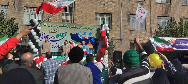 گزارش ایسنا از حاشیه راهپیمایی ۱۳ آبان۱۴۰۱/قرائت قطعنامه پایانی