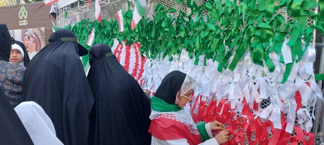 گزارش ایسنا از حاشیه راهپیمایی ۱۳ آبان۱۴۰۱/قرائت قطعنامه پایانی